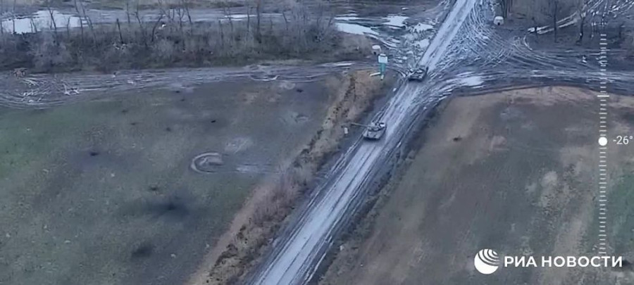 Российские военные показали видео уникальной танковой дуэли в Донбассе