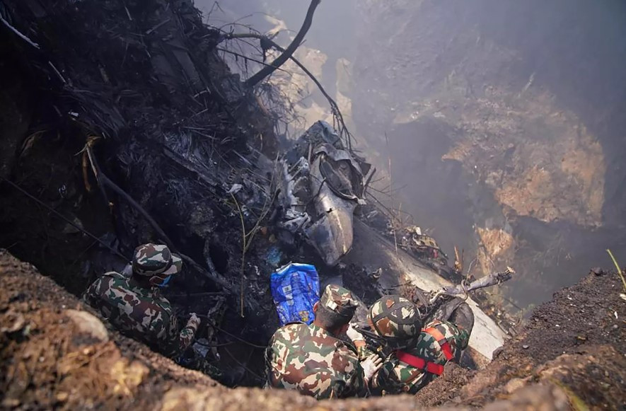 ForPost - Новости : Пассажир упавшего в Непале самолёта снял на видео момент крушения