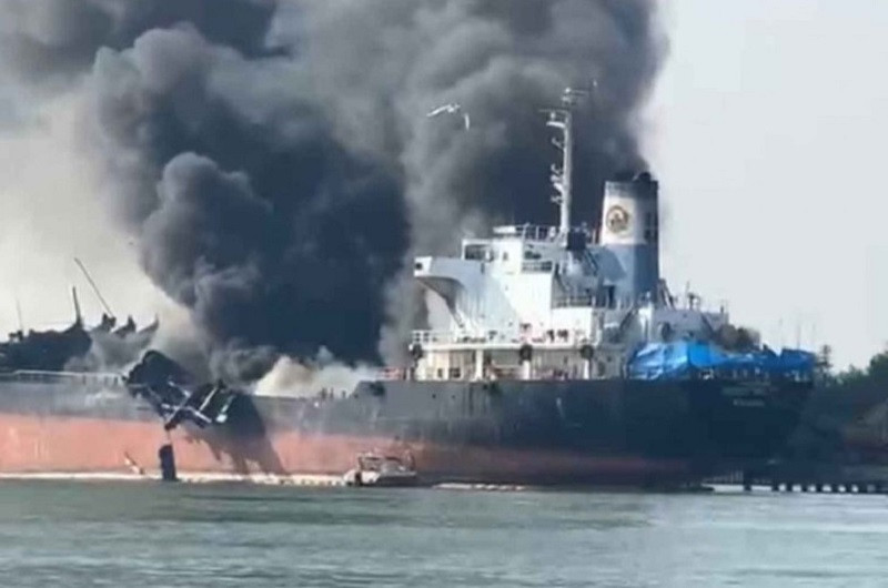 ForPost - Новости : На верфи взорвался нефтяной танкер