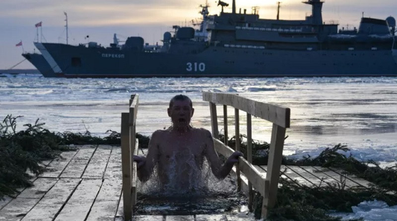 ForPost - Новости : Минздрав рассказал, кому нельзя купаться на Крещение