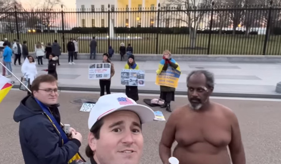ForPost - Новости : Американский видеоблогер высмеял проукраинский митинг в Вашингтоне