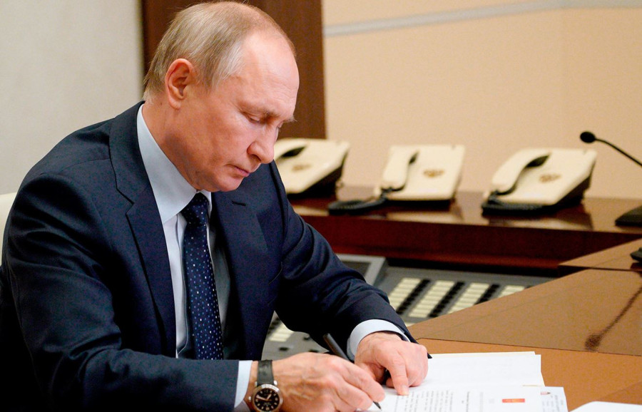 ForPost - Новости : Путин поручил добиться роста зарплат, рождаемости и продолжительности жизни
