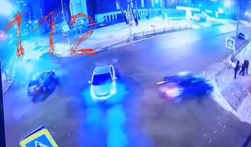 ForPost - Новости : Автоледи спешила за дочкой и въехала в толпу людей