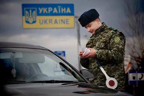 ForPost - Новости : Погранслужба Украины назвала число получивших украинские визы россиян