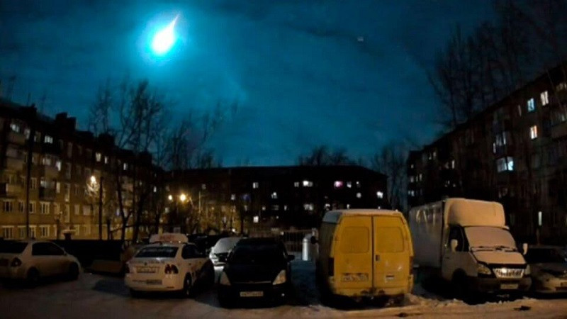 ForPost - Новости : Жители Красноярска засняли в небе яркий огненный шар с длинным хвостом