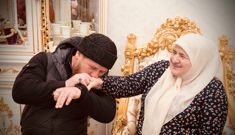 ForPost - Новости : Династия Кадыровых: можно ли на госслужбе ограничить родственные связи
