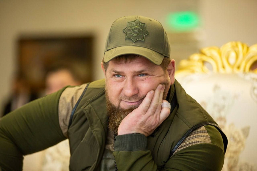 ForPost - Новости : Кадыров отреагировал на оценки назначений родни во власть: «Кому доверяю, того и назначаю»