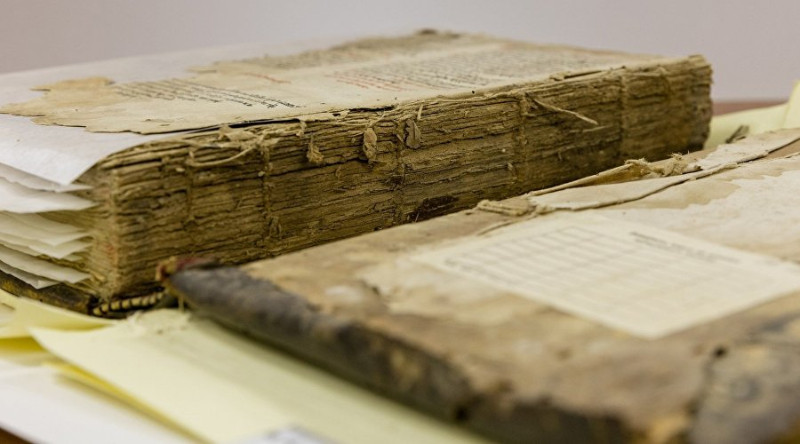 ForPost - Новости : Два экземпляра на весь мир: в Севастополе спасают уникальную древнюю книгу