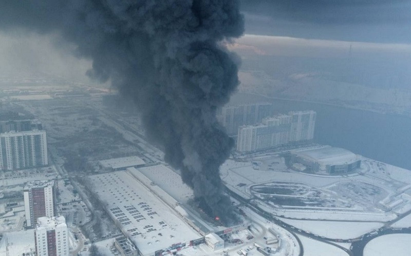 ForPost - Новости : В Красноярске горит огромный склад завода холодильников