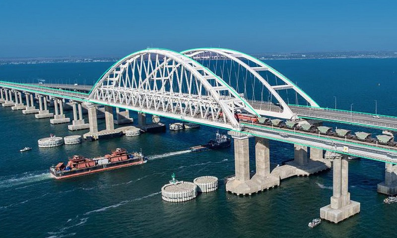 ForPost - Новости : Движение на Крымском мосту полностью восстановлено