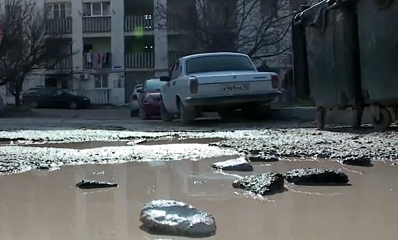 ForPost - Новости : Сельские жители Севастополя бьются за дорогу к единственной аптеке
