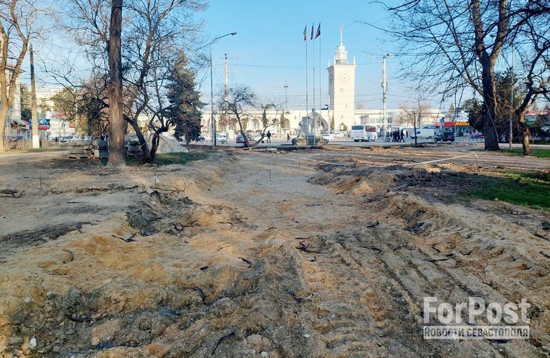 ForPost - Новости : Переживут ли мозаичные скульптуры благоустройство очередного сквера в Крыму