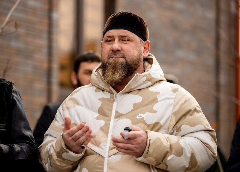 ForPost - Новости : Кадыров рассказал о «тревожной кнопке» на своём пальце
