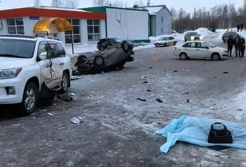 ForPost - Новости : Пьяный водитель снёс двух женщин на тротуаре и врезался в «Лексус»