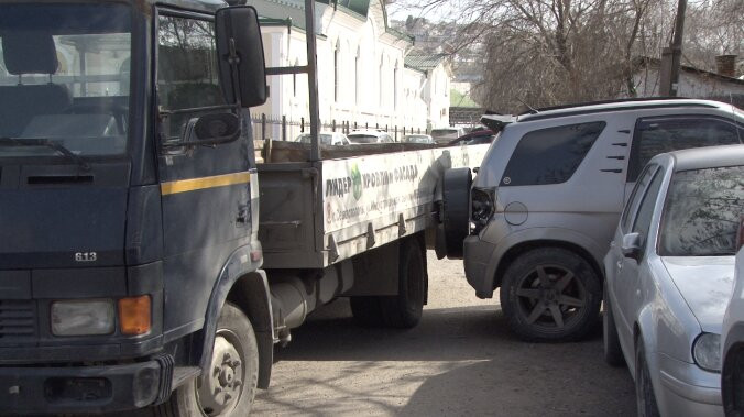 ForPost - Новости : Грузовик в Севастополе разбил пять легковых автомобилей 