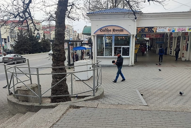 ForPost - Новости : Севастопольцы порадовались остановке на улице Юмашева без стихийной торговли 