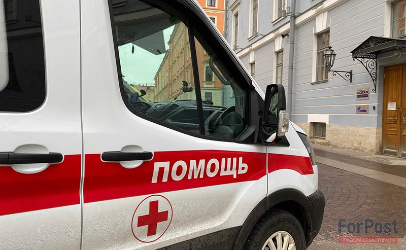 ForPost - Новости : Фельдшер выгнал ребёнка «на кислороде» из частной скорой, потому что отец мало заплатил