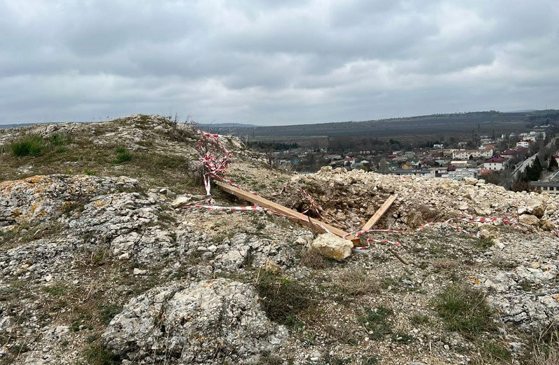 ForPost - Новости : Вышку мобильной связи в Севастополе устанавливают на руинах часовни пророка Илии 