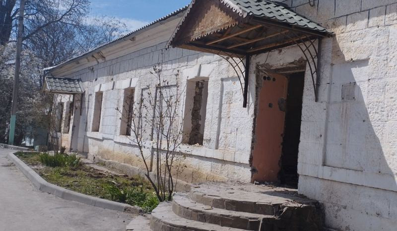 ForPost - Новости : Столетний сельский клуб в Крыму сровняют с землёй ради автомобилистов
