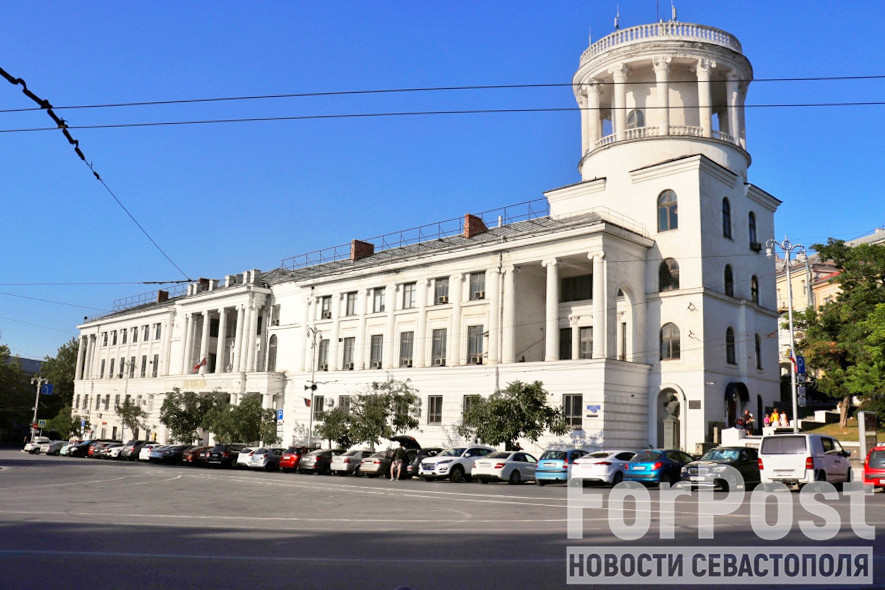 ForPost - Новости : Трансформация красивейшего здания в центре Севастополя в гостиницу забуксовала
