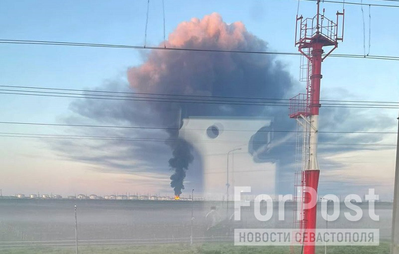 ForPost - Новости : Пожар на нефтебазе под Таманью — огонь виден с двух сторон Керченского пролива