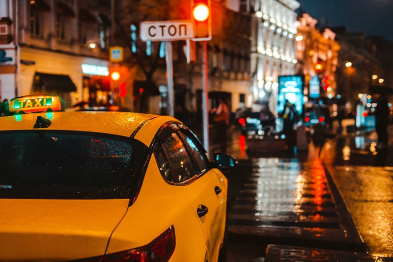 ForPost - Новости : Таксисты предупредили о разорительном тарифе — шантаж или реальность?