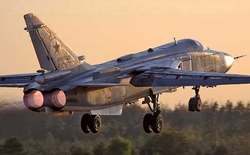 ForPost - Новости : Неизвестные подожгли бомбардировщик Су-24 и выложили видео в Сеть