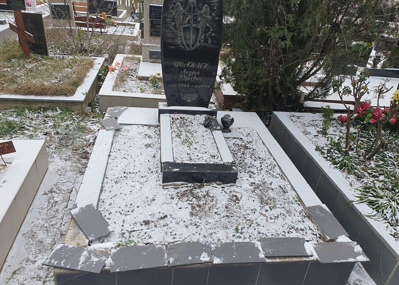 ForPost - Новости : Севастопольцев просят помочь с ремонтом памятника милиционеру-герою