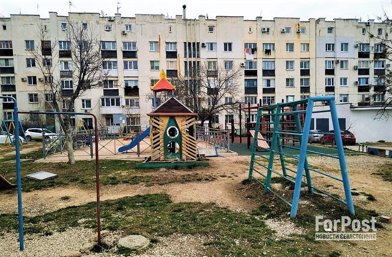 ForPost - Новости : Управляющая компания согласилась отвечать за «сложную» детскую площадку 