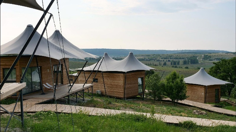 ForPost - Новости : «Золотая балка» построила в Севастополе базу для гламура на природе 