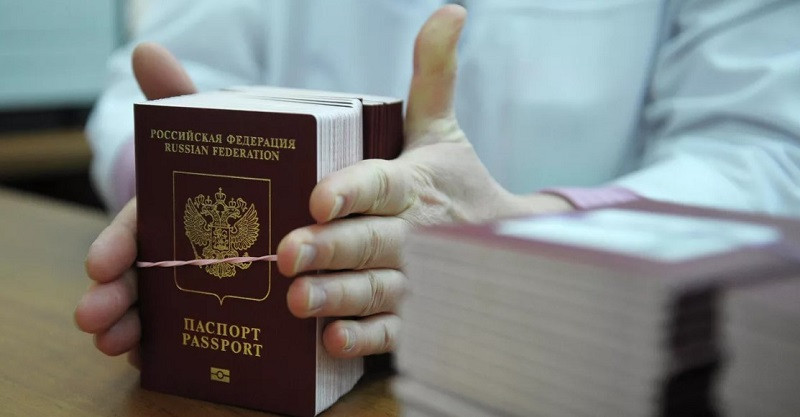 ForPost - Новости : Госдума приняла закон, разрешающий изымать у россиян загранпаспорта