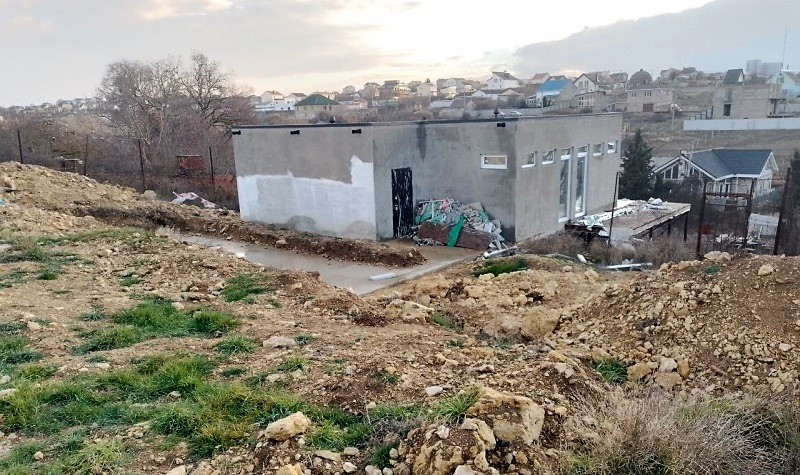 ForPost - Новости : В Севастополе частник залил бетоном древнюю усадьбу 
