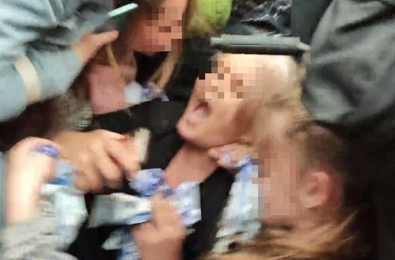 ForPost - Новости : Раздача бесплатного мороженого 1 июня обернулась дикой давкой сотен орущих детей