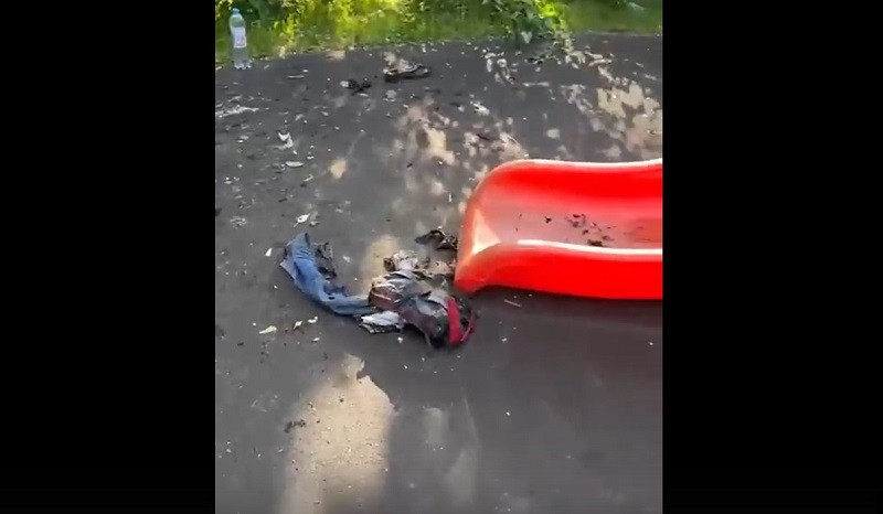 ForPost - Новости : Подросток облил друга горючим и поджёг прямо на детской площадке
