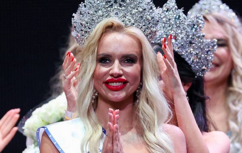ForPost - Новости : Новую «Миссис Россия» разнесли в пух и прах за «слишком накачанные губы»