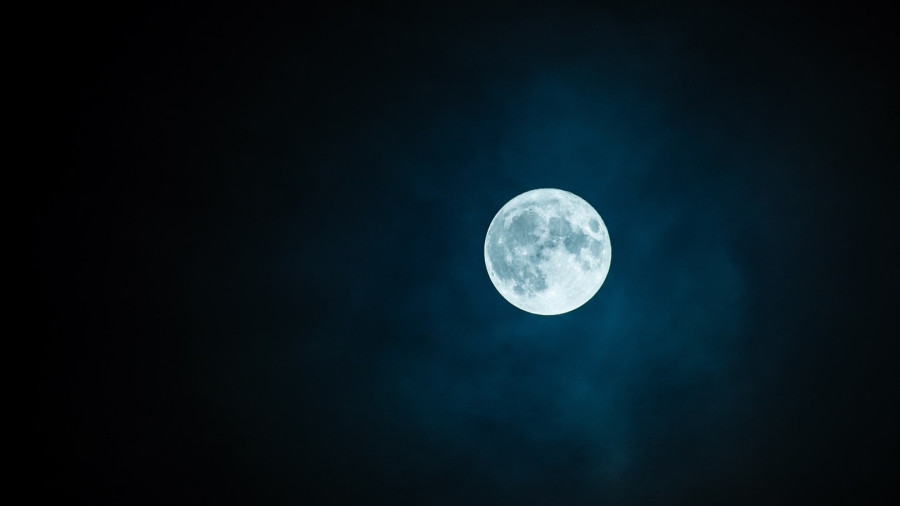 ForPost - Новости : Из-за подтоплений главный парк столицы Крыма освещала Луна