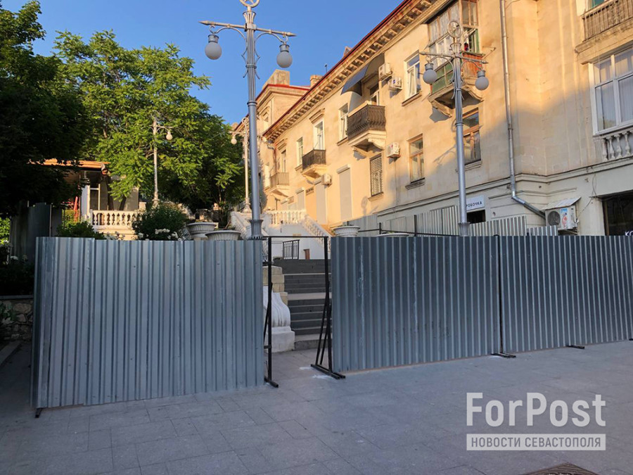 ForPost - Новости : Началась реконструкция верхнего участка Таврической лестницы в Севастополе