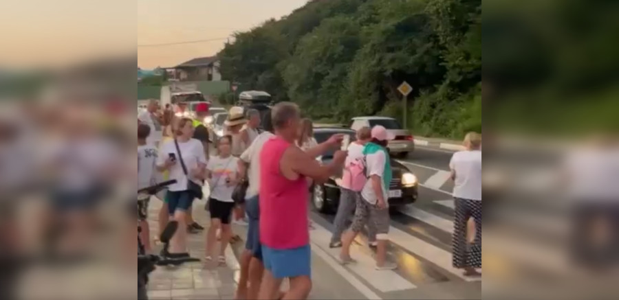 ForPost - Новости : Жители села на Кубани перекрыли федеральную трассу, чтоб привлечь внимание