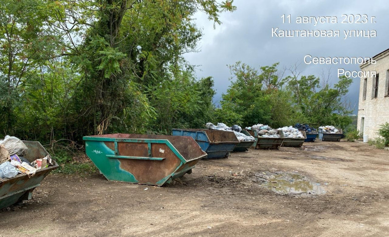 ForPost - Новости : Севнаследие не смутил «лодочный парк» с мусором под объектом культурного наследия