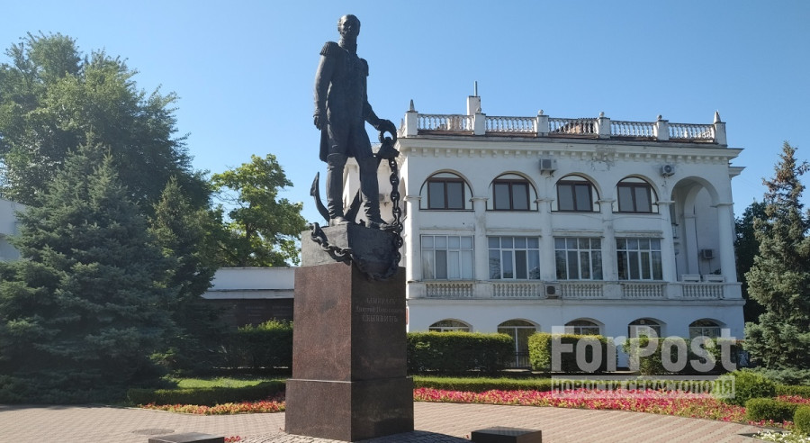 ForPost - Новости : Памятник адмиралу Сенявину выбил «гнилой зуб» Украины из центра Севастополя 