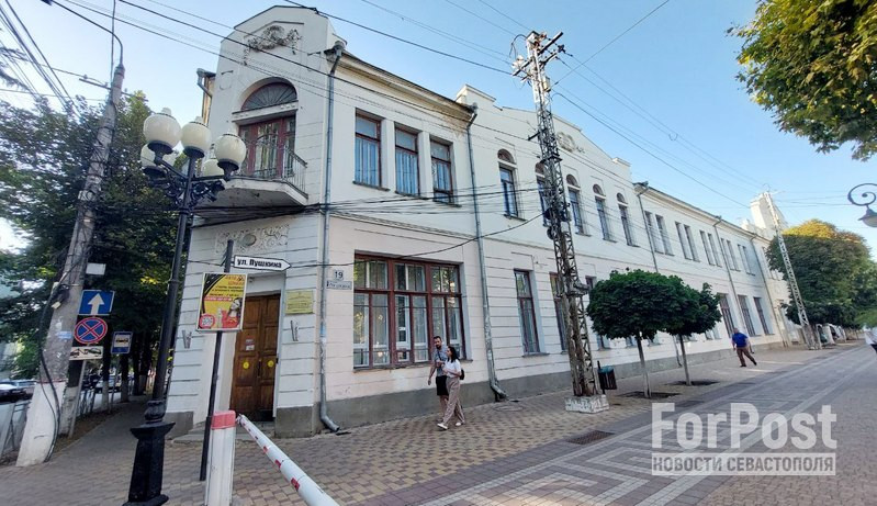ForPost - Новости : Дождётся ли реставрации старинное здание музыкальной школы в столице Крыма