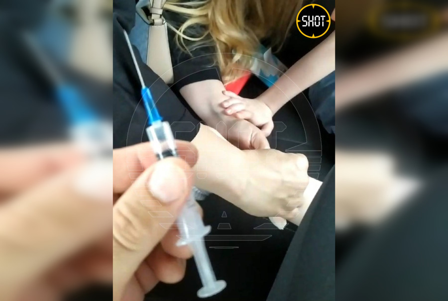 ForPost - Новости : Ребёнок укололся об иглу шприца с бежевой жидкостью в арендованной машине