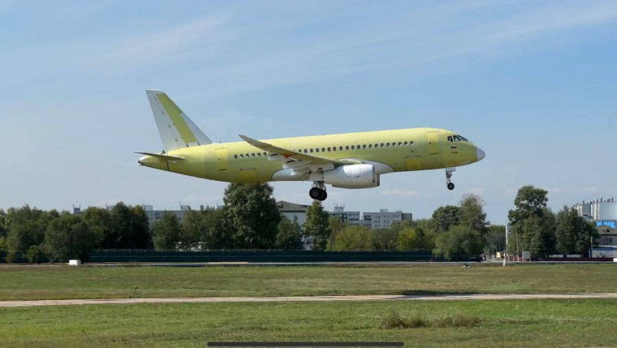 ForPost - Новости : Импортозамёщенный самолёт SJ-100 совершил первый полёт