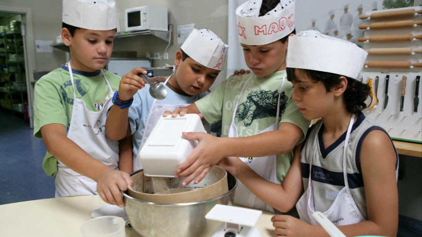 ForPost - Новости : Французский министр Грегуар предложила учить детей готовить еду из-за роста цен