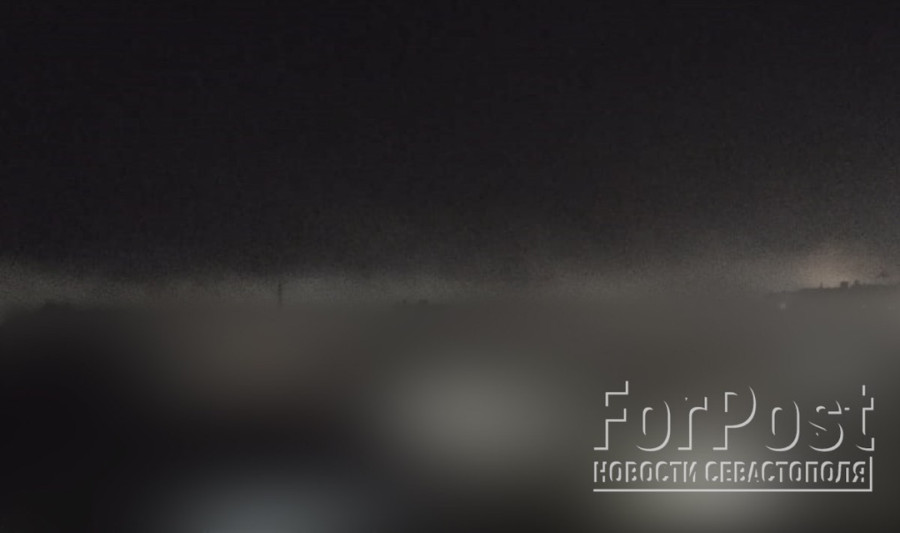 ForPost - Новости : Над Южной бухтой в Севастополе применены табельные средства аэрозольной маскировки