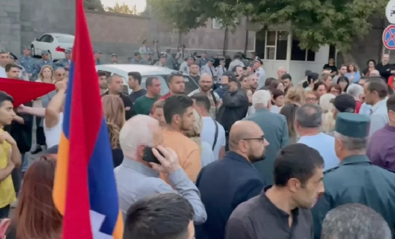 ForPost - Новости : Между молотом и наковальней: прогноз по Армении