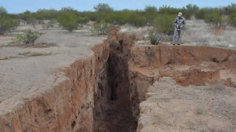ForPost - Новости : На юге США появляются гигантские трещины в земле