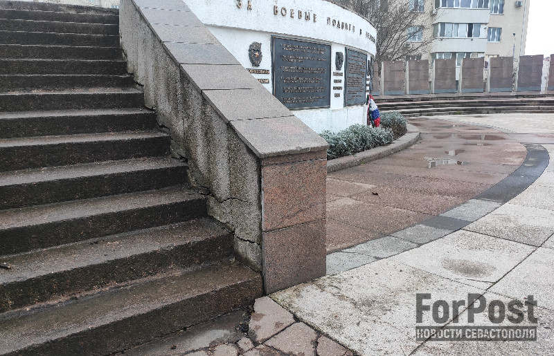 ForPost - Новости : Севастополь дождался реставрации разрушающегося памятника авиаторам-черноморцам 