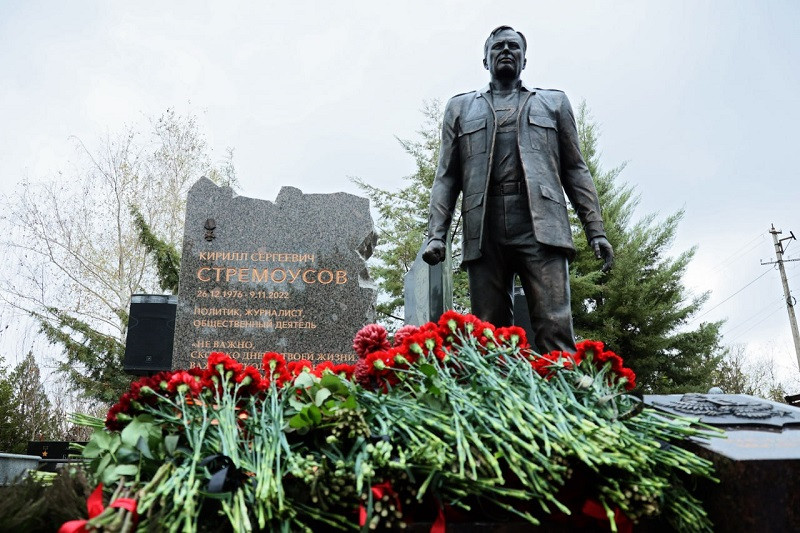 ForPost - Новости : Погибшему год назад Кириллу Стремоусову в Крыму открыли памятник