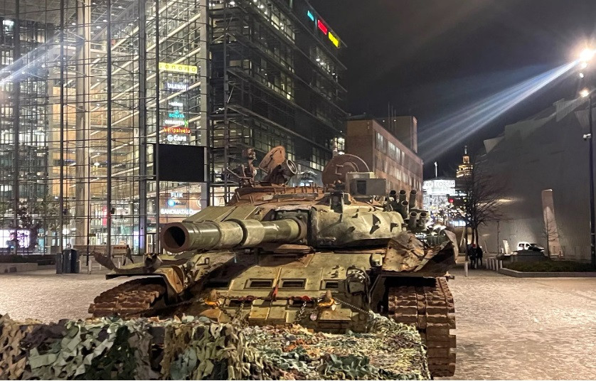 ForPost - Новости : Проукраинский активист в Хельсинки пожаловался на отношение к подбитому танку РФ